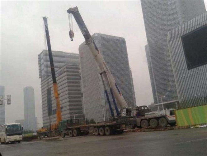 红寺堡区“自动找平”—— 吊车的 “平地神器” 技术